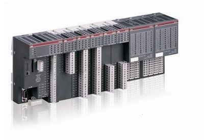 ¿Cuáles son las características PLC de ABB?