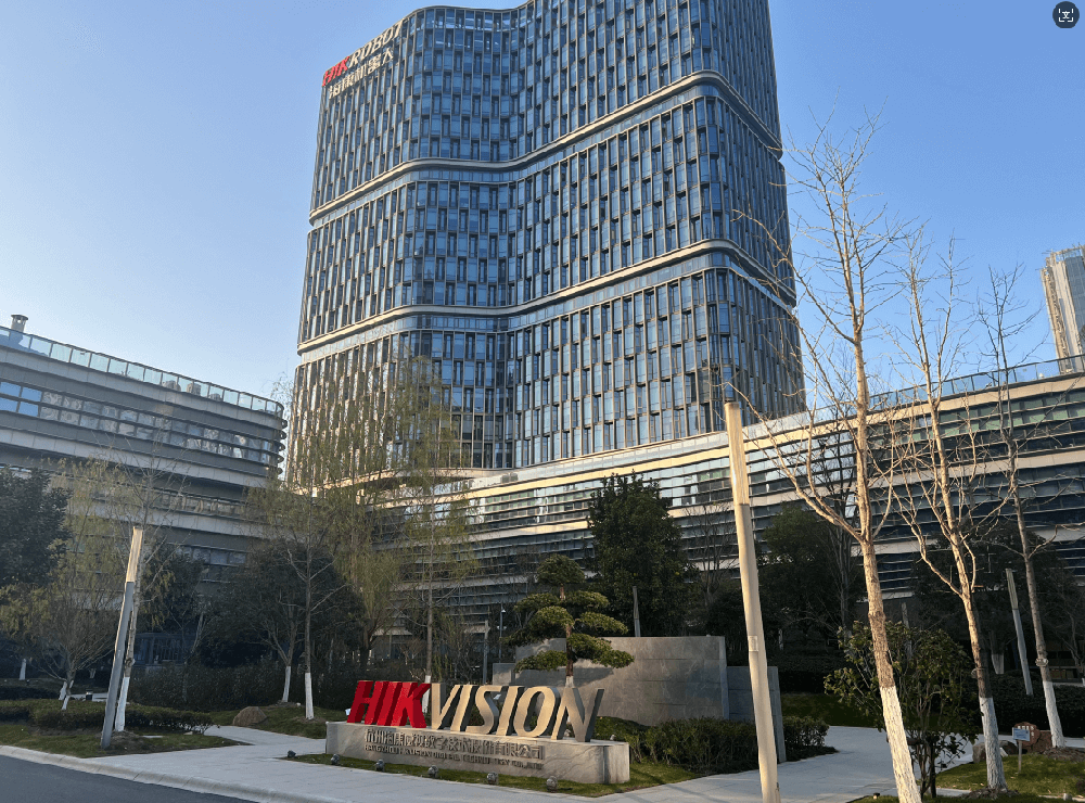 Más que un distribuidor: facilitamos la formación de expertos en fábrica para nuestros clientes globales en la sede de Hikrobot