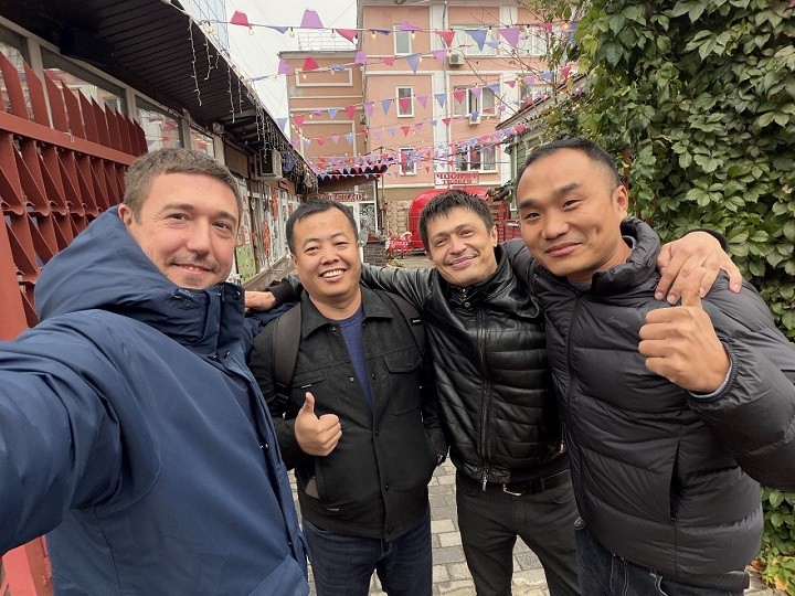 Construyendo un puente de suministro fiable y conforme a la normativa hacia Rusia: Zhongping Technology se reúne con socios locales in situ